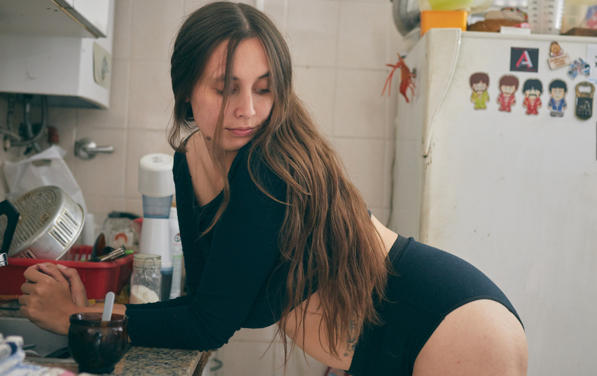"No sé quién observa. Solo sé que ya quiero que entre."